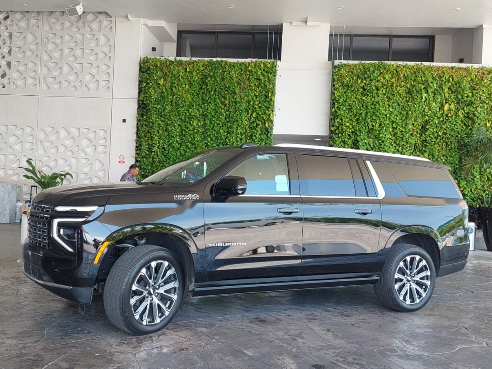 Premium private Suburban SUV in Cancun